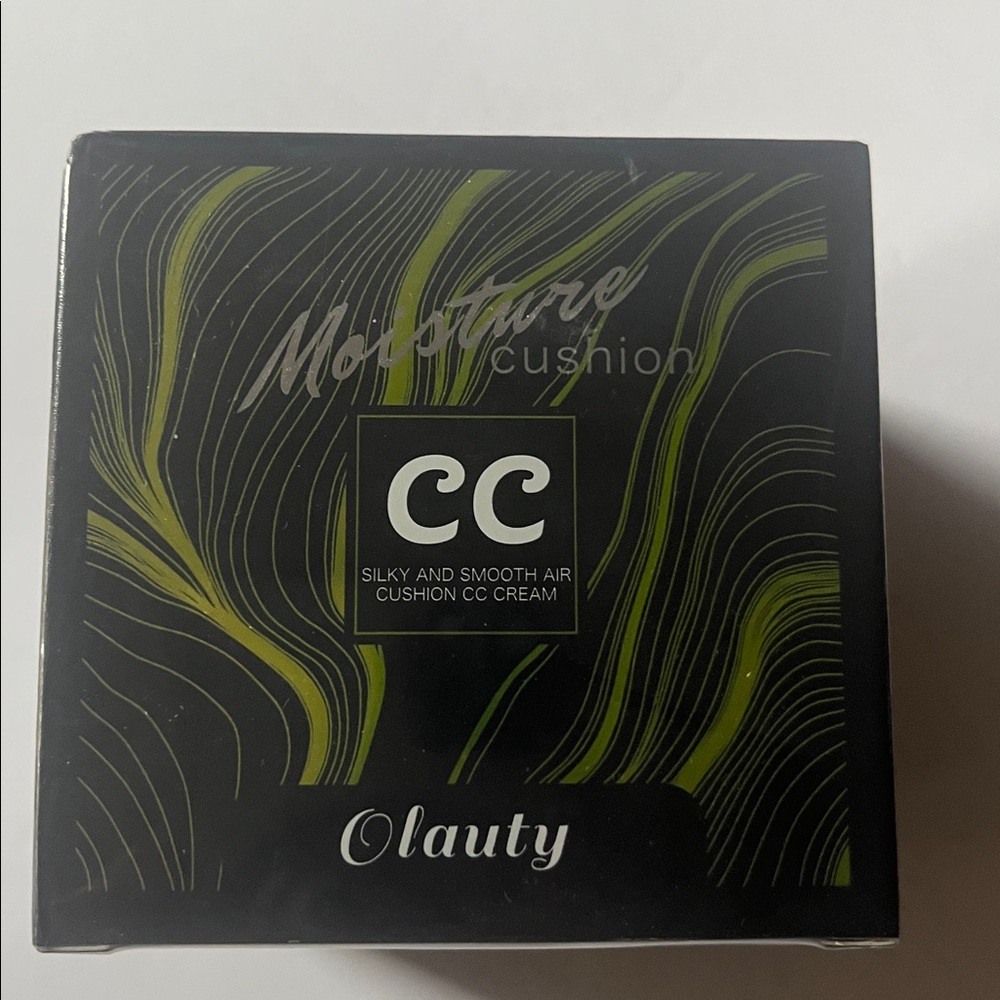 MOISTURE CUSHION CC Makeup One color matches yours comes with cushion brush